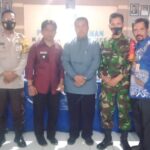 Bhabinkamtibmas desa kabba bersama Babinsa Hadiri Pisah Sambut Kepala Desa Kabba