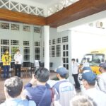 Serahkan Bantuan Bus Sekolah, Anggota DPR RI Hamka B Kady Sebut Taufan Pawe Wali Kota Kreatif