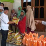 Pengurus Masjid Raodhatul Jannah Berbagi Sedekah