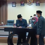 Paripurna Penanda tanganan Dan Penyerahan Keputusan DPRD Tentag Rekomendasi LKPJ Walikota