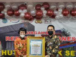 Kapolda Sulsel  Terima Penghargaan  Dari Lembaga Perlindungan  Anak Indonesia Polis (POLISI SELEBRITI)