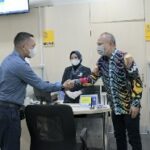 Sekda Jabar Berikan Hadiah Pada Pelanggan bank bjb Batam