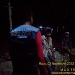 Sambangi Warga Malam Hari, Bhabinkamtibmas Polsek Minasatene Ajak Warga Jaga Kamtibmas