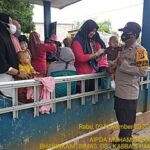 Dukung Kesehatan Anak, Bhabinkamtibmas Polsek Minasatene Dampingi Pelaksanaan Kegiatan Posyandu
