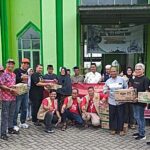 Bhabinkamtibmas Desa Kabba Bersama Kepala Desa Dampingi Dampingi Tim IKATAN ALUMNI UNHAS Berikan Bantuan Warga terdampak Angin Puting Beliung