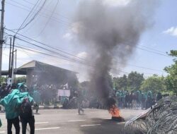 Pimpinan DPRD Temui Mahasiswa Berunjuk Rasa Tolak Omnibis Law