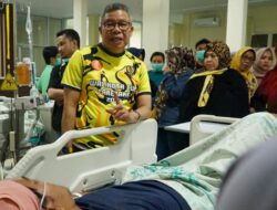 Taufan Pawe Jenguk Suporter PSM Pasca Insiden, Pastikan Pelayanan RS Andi Makkasau Maksimal