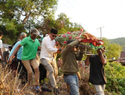 Sekcam Bacukiki Barat Berpulang, Pj Wali Kota Parepare Kemudi Langsung Mobil Jenazah Menuju Lokasi Pemakaman