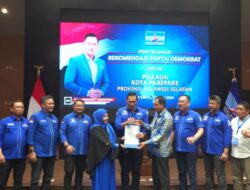 Diserahkan AHY, Erat- Bersalam Resmi Terima Rekomendasi Demokrat