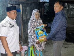 Bentuk Kepedulian Nyata, Pj Wali Kota Parepare Berinteraksi dan Bantu Warga Kurang Mampu