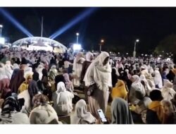 Parepare Bersalawat Erat Bersalam Hadirkan Ribuan Warga Parepare di Lapangan Andi Makkasau