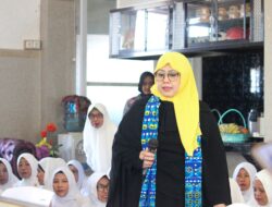 Erna Rasyid Taufan Ceramah Hikmah Maulid Bersama Jamaah Solawat Dibaii