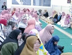 Hadiri Maulid Nabi di Masjid Sahlan, Erna Rasyid Taufan Tekankan Pentingnya Sikap Jujur dan Sabar Dalam Beribadah