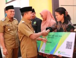 Wakil Wali Kota Parepare Serahkan Insentif kepada Guru Mengaji dan Kader Posyandu