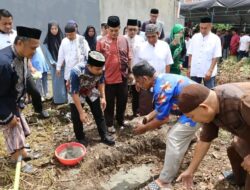 Walikota Parepare Tasming Hamid  Melakukan Peletakan Batu Pertama Pembangunan Masjid  Grand Sulawesi
