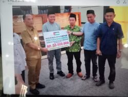 Pengurus Masjid Raya Kota Parepare Menyerahkan Donasi Untuk Palestina di Auditorium Rujab Wali Kota