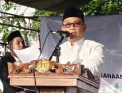 Sholat Idul Fitri 1446 H : Camat Bacukiki Barat Ardiansyah Arifuddin Bacakan Sambutan Seragam Wali Kota