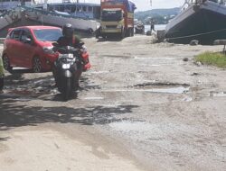 Jalanan Berkubang di Pelabuhan Rakyat, PT Pelindo Diminta Bertanggung Jawab