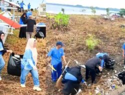 RSUD Andi Makkasau Bersihkan Pantai dalam Program Jumat Bersih