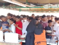 Program Makan Gratis  Jumat Berkah Masjid Rayadi Padati Jamaah