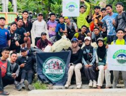 30 Orang Hebat Komunitas Lingkungan Bersihkan Gunung Bulu Nepo dalam Rangka Hari Lingkungan Hidup Sedunia 2025