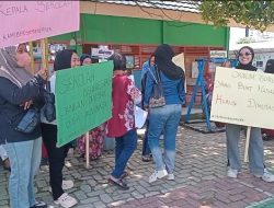 Ortu Siswa SDN 20 Parepare Gelar Aksi Tolak Pengunduran Diri Kepsek, Minta Disdikbud Turun Tangan