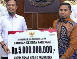 Gubernur Sulsel Serahkan Bantuan Rp5 Miliar ke Parepare, Bantu Rehabilitasi Masjid dan UMKM