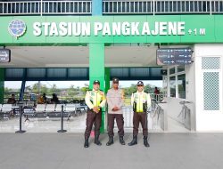 Polsek Minasatene Terjunkan Personel untuk Pengawasan di Stasiun KAI Pangkajene, Antisipasi Arus Mudik