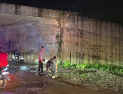 Polisi dan Warga Kolaborasi Perbaiki Jalan Rusak di bawah Underpass Kereta Api Kelurahan bontokio kec.Minasate’ne