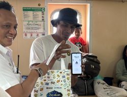 PELNI Parepare Promosikan Aplikasi Mobile, Bagikan Suvenir ke Penumpang Lebaran