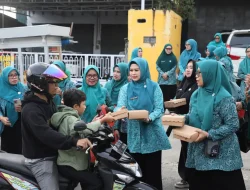 Tim Penggerak PKK Kota Parepare Gelar Aksi Berbagi Takjil, Wujud Kepedulian dan Kebersamaan di Bulan Ramadan