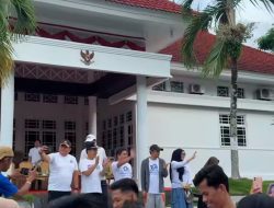 Walikota Tasming Hamid Lepas Peserta Jalan Santai Milad ke-27 UMPAR