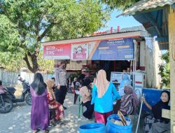Bhabinkamtibmas Desa Kabba Dampingi Petugas Kesehatan Laksanakan Pemeriksaan Gratis dan Skrining TBC Terintegrasi CKG