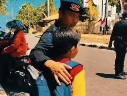 Bukan Hanya Tegas, Brimob Sulsel Juga Punya Hati: Amankan Anak Sekolah di Jalan Raya