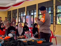 Sinergi di Ketinggian, Brimob Batalyon B Pelopor  Dampingi KSR  Pmi UNM Parepare Latihan Vertical  Rescue