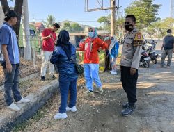 Bhabinkamtibmas Aiptu Muhammading Ikut Kerja Bakti Bersihkan Jalan Poros Soreang Raya, Sambut MTQ Kabupaten Pangkep