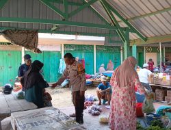 Bhabinkamtibmas Desa kabba Gatur Pagi dan patroli dialogis di pasar Tanete, Jaga ketertiban Wujudkan Rasa Aman masyarakat
