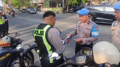 Sebelum Tertibkan Masyarakat, Anggota Polres Parepare Diperiksa Disiplinnya