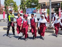 Kawal Keselamatan Pelajar, Sat Lantas Polres Parepare Hadir di Jam Sekolah