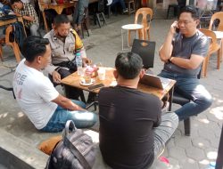 Polisi Bersama Masyarakat, Bhabinkamtibmas Lakessi Sambangi Warga di Jalan Pelita