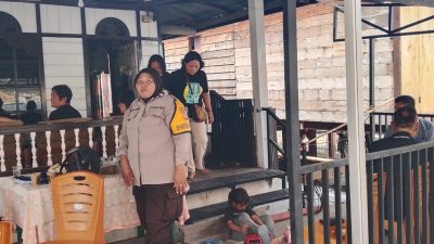 Tunjukkan Empati, Bhabinkamtibmas Bukit Indah Sambangi Rumah Duka di Jalan Kebun Sayur Parepare